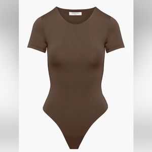 Aritzia Babaton Contour Crew Shortsleeve bodysuit